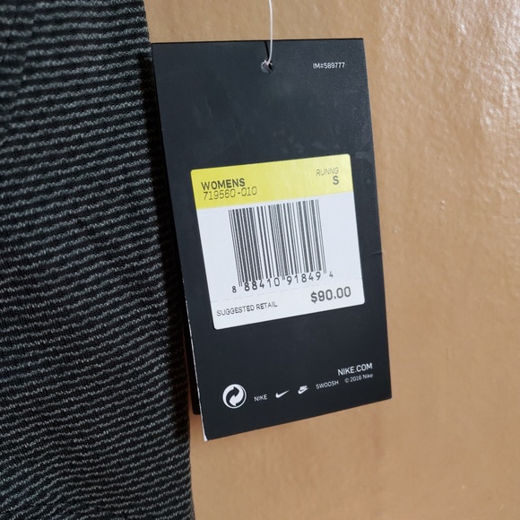 NWT Nike AeroReact Women's Small Short Sleeve - Picture 6 of 8